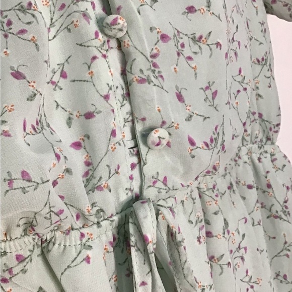 Green Ruffled Floral Romper with Puff Sleeves Women’s Size Medium, V-Neck - Picture 8 of 12